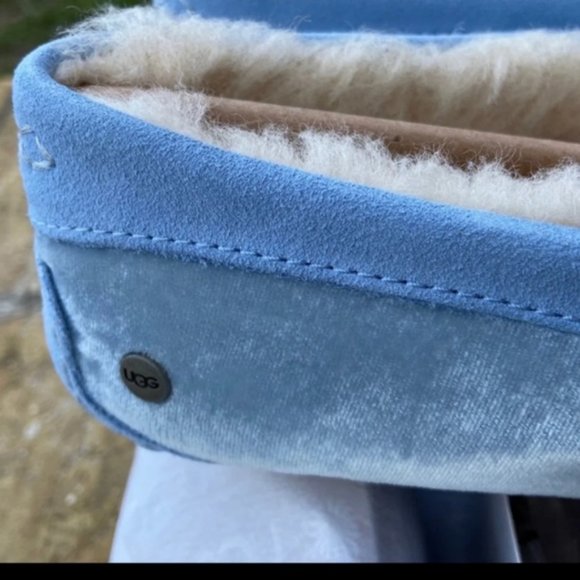 💎💕📦UGG AUTHENTIC WOMEN'S MOCCASIN💎💕📦 NWT - Picture 2 of 4
